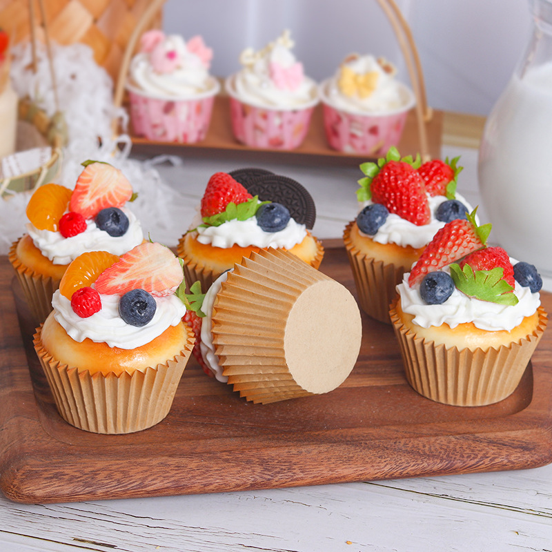 Photography Of Food - Cupcake falso, pastel de fruta, fresa,